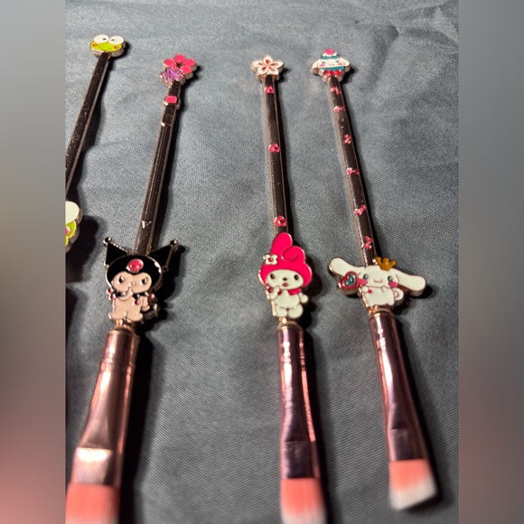 6 pc New Hello Kitty Cosmetic Makeup Brush Set NWT - Picture 9 of 10